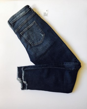Новые джинсы Н&М, с бирками, не сток. Красивый синий цвет, штанина с ассиметричн. . фото 2
