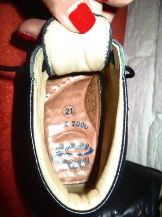 Отличные удобные ботиночки 21р. 
Из дефектов- на правом ботинке оторвалась эмбл. . фото 10