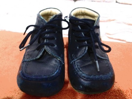 Отличные удобные ботиночки 21р. 
Из дефектов- на правом ботинке оторвалась эмбл. . фото 8