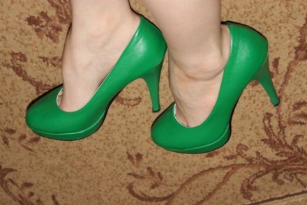 Продам зелені туфлі 35 р-ру. Зручна колодка, невисокий каблук. Одягала декілька . . фото 2