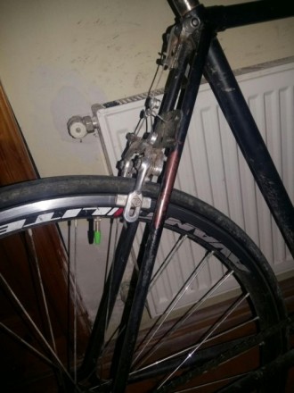 Велосипед ротребує ремонту . А саме заміна педалей заміна сідла рама потерта фар. . фото 3