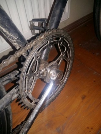 Велосипед ротребує ремонту . А саме заміна педалей заміна сідла рама потерта фар. . фото 4