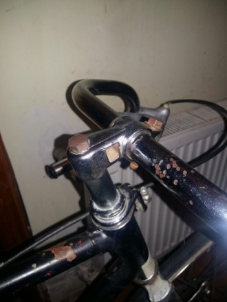 Велосипед ротребує ремонту . А саме заміна педалей заміна сідла рама потерта фар. . фото 5