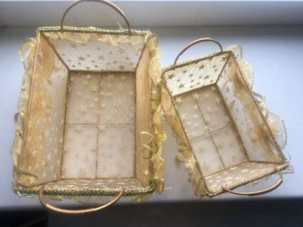 Набор из 2-х прямоугольных металлических корзинок, 
цвет - золото, 
украшены -. . фото 4