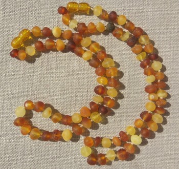 Детское янтарное ожерелье изготовлено из натурального шлифованного янтаря, котор. . фото 3