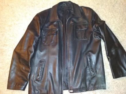 Продам черную кожаную куртку в хорошем состоянии. 3 внутренних кармана (в т.ч. 1. . фото 2