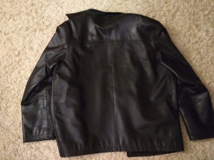 Продам черную кожаную куртку в хорошем состоянии. 3 внутренних кармана (в т.ч. 1. . фото 3