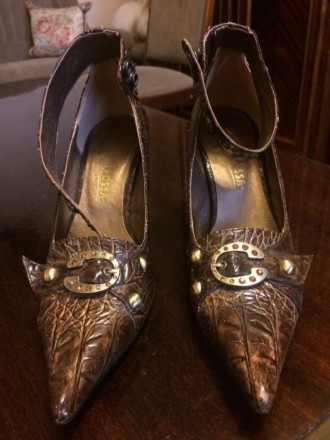 Жіночі туфлі з текстурованого шкірзамінника в гарному стані Колір: коричневий Ро. . фото 2