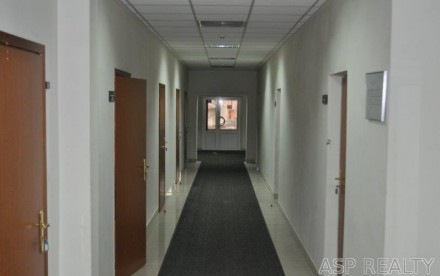 Продается Административное здание вторая линия 900 м кв, 3 этажа, вокруг асфальт. . фото 7