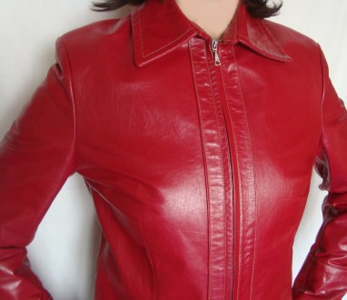 Жіноча шкіряна куртка
Привезена з Німеччини
Розмір 46-48
заміри:
рукав 60
д. . фото 3
