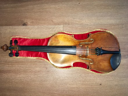 Скрипка с новым футляром, струны Томастик, без смычка.

Скрипка 4/4 мануфактур. . фото 6