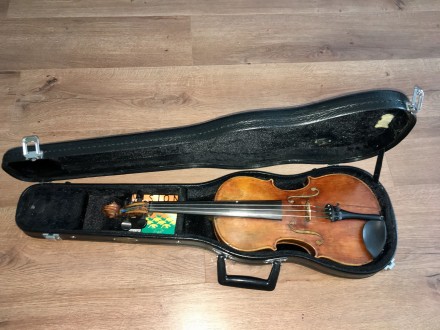 Скрипка с новым футляром, струны Томастик, без смычка.

Скрипка 4/4 мануфактур. . фото 5