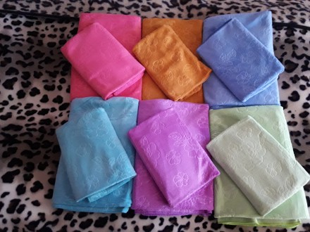 Продаются наборы (комплекты) полотенец в ярких, сочных цветах.
Набор состоит:
. . фото 3