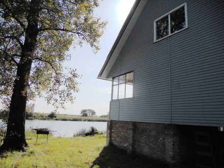 Продам 2-х этажный дом на берегу озера Глушец (под Черниговом).

Общая площадь. . фото 4