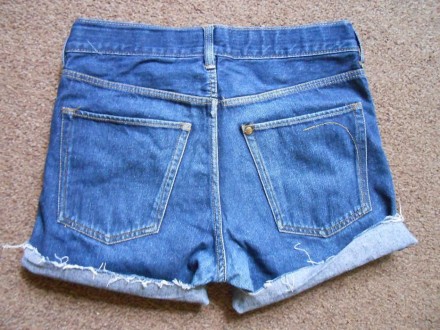 Шортики джинсовые, средней плотности. В отличном состоянии. По бирке 11-12 лет. . . фото 3
