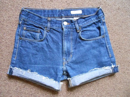 Шортики джинсовые, средней плотности. В отличном состоянии. По бирке 11-12 лет. . . фото 2