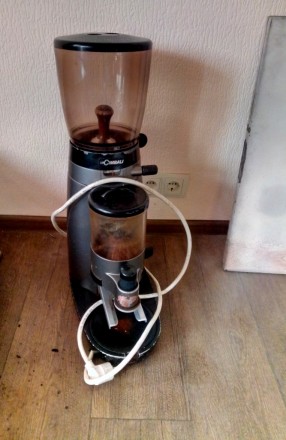 Срочно продам профессиональную автоматическую кофемолка б/у  La Cimbali MD Magnu. . фото 3