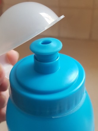 Эргономичная пластиковая спортивная бутылка для воды.

Цвет: синий
Емкость 75. . фото 9