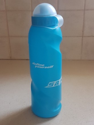 Эргономичная пластиковая спортивная бутылка для воды.

Цвет: синий
Емкость 75. . фото 3