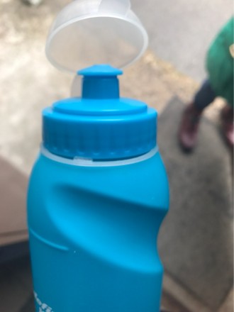 Эргономичная пластиковая спортивная бутылка для воды.

Цвет: синий
Емкость 75. . фото 4