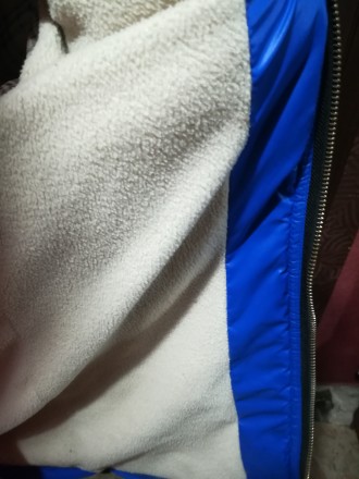 Продам очень теплую зимнюю куртку,внутри теплая подкладка(на фото),есть пояс,вяз. . фото 4