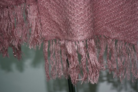 Шарф темно-розовый с люрексом, ширина 35 см, длина 180 см ( без учета бахромы ).. . фото 4