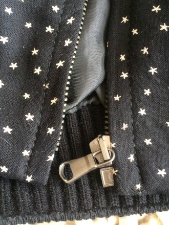 Модная коротенькая курточка Zara, ткань с принтом в мелкую звездочку. Курточка в. . фото 5