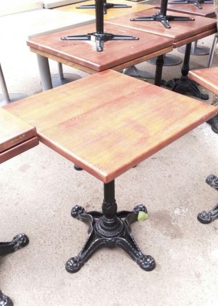 Продам стол б/у квадратный дерево для кафе, ресторана  в связи с закрытием завед. . фото 2