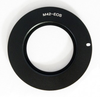 Переходное кольцо M42 — Canon EOS с чипом позволяет использовать объективы с рез. . фото 3