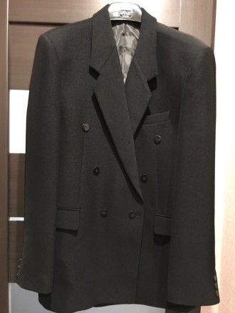 Мужской пиджак. Чёрного цвета, в хорошем состоянии, длина 82, рукав67см, плечи 4. . фото 2