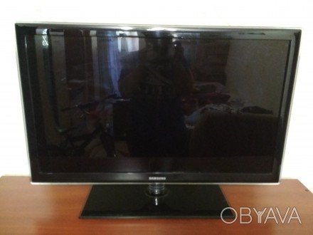 Продам ж/к телевизор Samsung UE 32D5520 RW , дефект матрицы,не большое мерцание . . фото 1