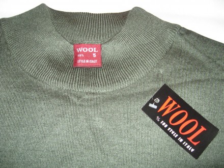 Стильный тонкий мужской свитер-реглан из шерсти с круглым вырезом бутылочного цв. . фото 3
