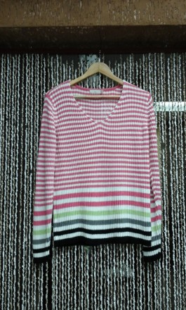 Пуловер женский из мягкой пряжи. Размер 50, в разноцветную полоску, у-образный в. . фото 9