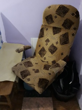 Кресло  для педикюра . Обивка коричневый велюр.. . фото 3