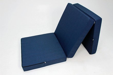 Матрас состоит из трех секций, благодаря чему его можно сложить в пуф, кресло ил. . фото 2