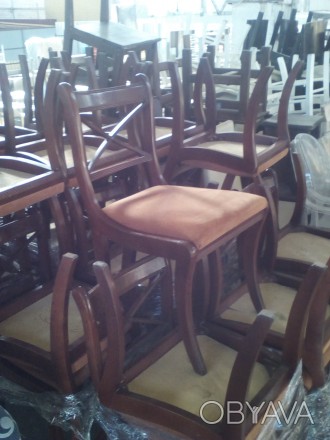 Продаются  стулья б/у . Стул б/у изготовлен из натурального дерева, цвет красное. . фото 1