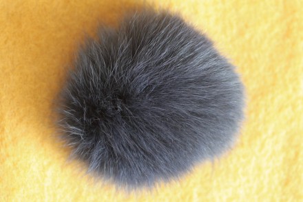 Помпон на шапку из натурального меха песца, размер 12-13 см. Крепится к шапке с . . фото 12