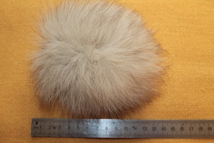 Помпон на шапку из натурального меха песца, размер 12-13 см. Крепится к шапке с . . фото 7