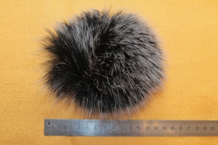 Помпон на шапку из натурального меха песца, размер 12-13 см. Крепится к шапке с . . фото 9