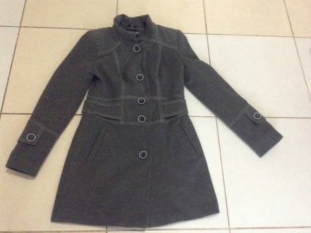 Пальто в нормальном состоянии темно-серого цвета ,кашемир ,с отделочной строчкой. . фото 2