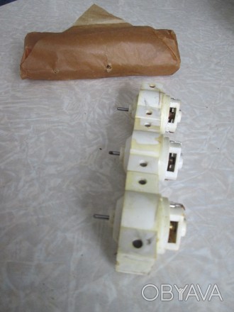 Микроэлектродвигатели советские для игрушек.
Новые, в пропитанной смазкой бумаг. . фото 1
