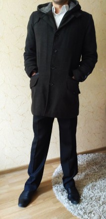 Продам демисезонное пальто бренда Riccardo (Львов)

Есть капюшон. Внутри тёплы. . фото 3