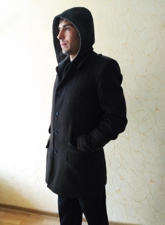 Продам демисезонное пальто бренда Riccardo (Львов)

Есть капюшон. Внутри тёплы. . фото 5