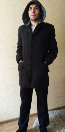 Продам демисезонное пальто бренда Riccardo (Львов)

Есть капюшон. Внутри тёплы. . фото 4