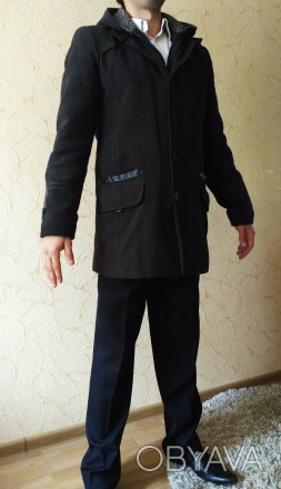 Продам демисезонное пальто бренда Riccardo (Львов)

Есть капюшон. Внутри тёплы. . фото 1