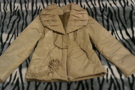 Куртка женская демисезон бежевого цвета,замеры:полуобхват груди- 54 см ,длина ру. . фото 3