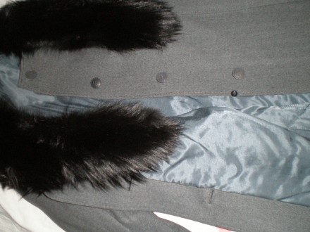 пальто одевалось несколько раз практически новое мех примялся в чехле крашеная ч. . фото 5