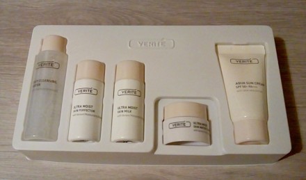 Набор уходовых и увлажняющих миниатюр

VERITE 5 Skin Care Trial Kit:

1. Миц. . фото 2