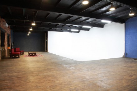 BARTONE Creative Studio - это зал площадью 220 кв.метров творческого пространств. . фото 3