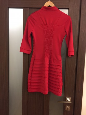 Красное платье 
Состояние- как новое 
Одевалось 1 раз 
Размер M. . фото 3